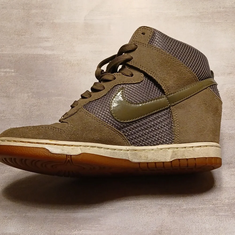 Nike Woman's Olive Green Suede & Mesh Dunk Sky Hidden Wedge High-Top Sneakers 8 - Picture 5 of 7